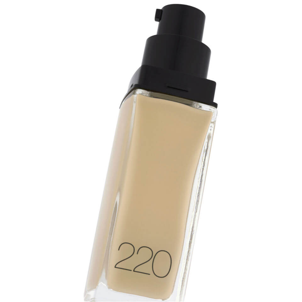 Maybelline New York Fit Me! Liquid Foundation - 220 Natural Beige (30ml)