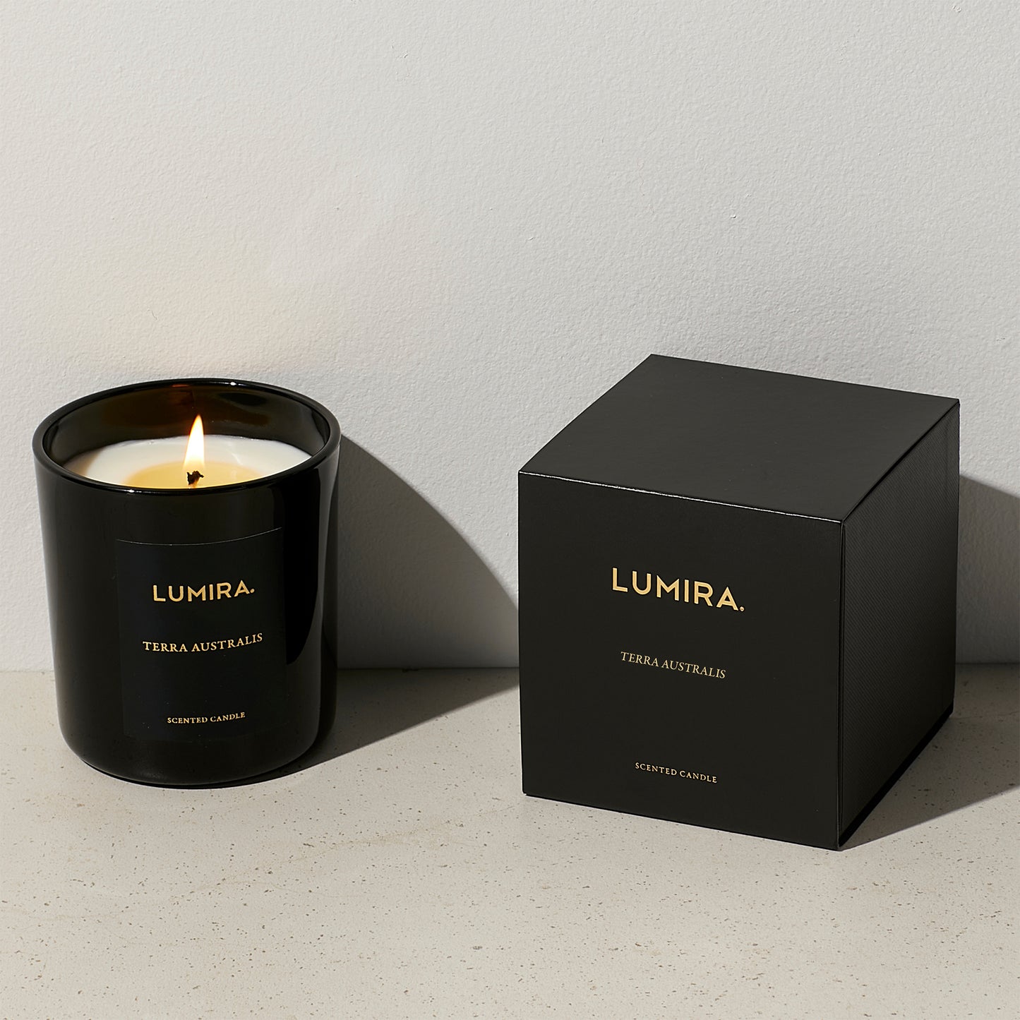 LUMIRA Terra Australis Black Candle 300g