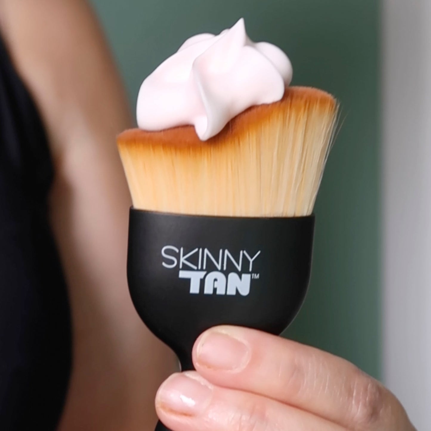 Skinny Tan Miracle Brush