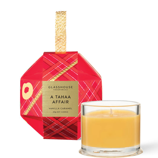 Glasshouse Fragrances Christmas - A Tahaa Affair Bauble Candle 30g